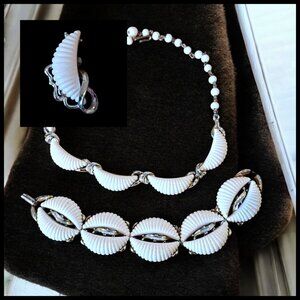 60s VTG White Resin Parure Jewelry Set Necklace Bracelet‎ Signed Silver Tone BSK
